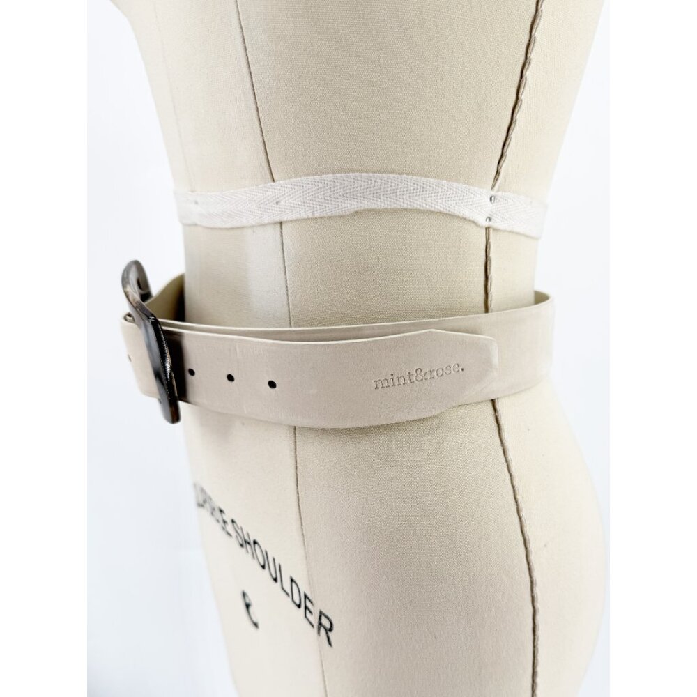 mint&rose.Cinturón linen XL White Leather Belt with Marble-Effect Buckle - Picture 7 of 12